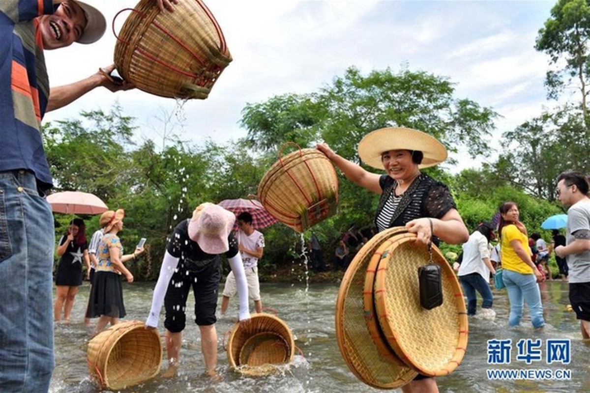 Tet Doan Ngo o Trung Quoc dien ra tung bung qua anh-Hinh-9